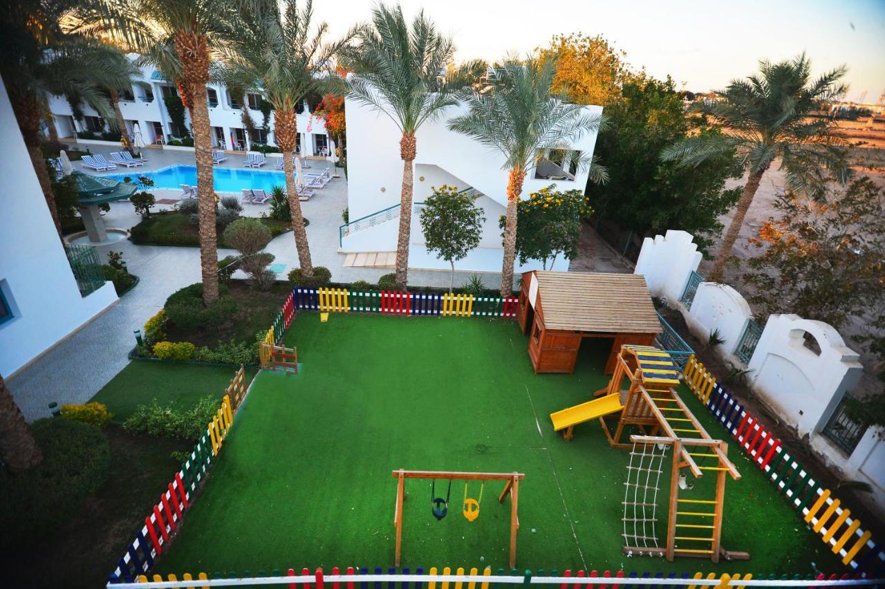 Falcon Hills 3*