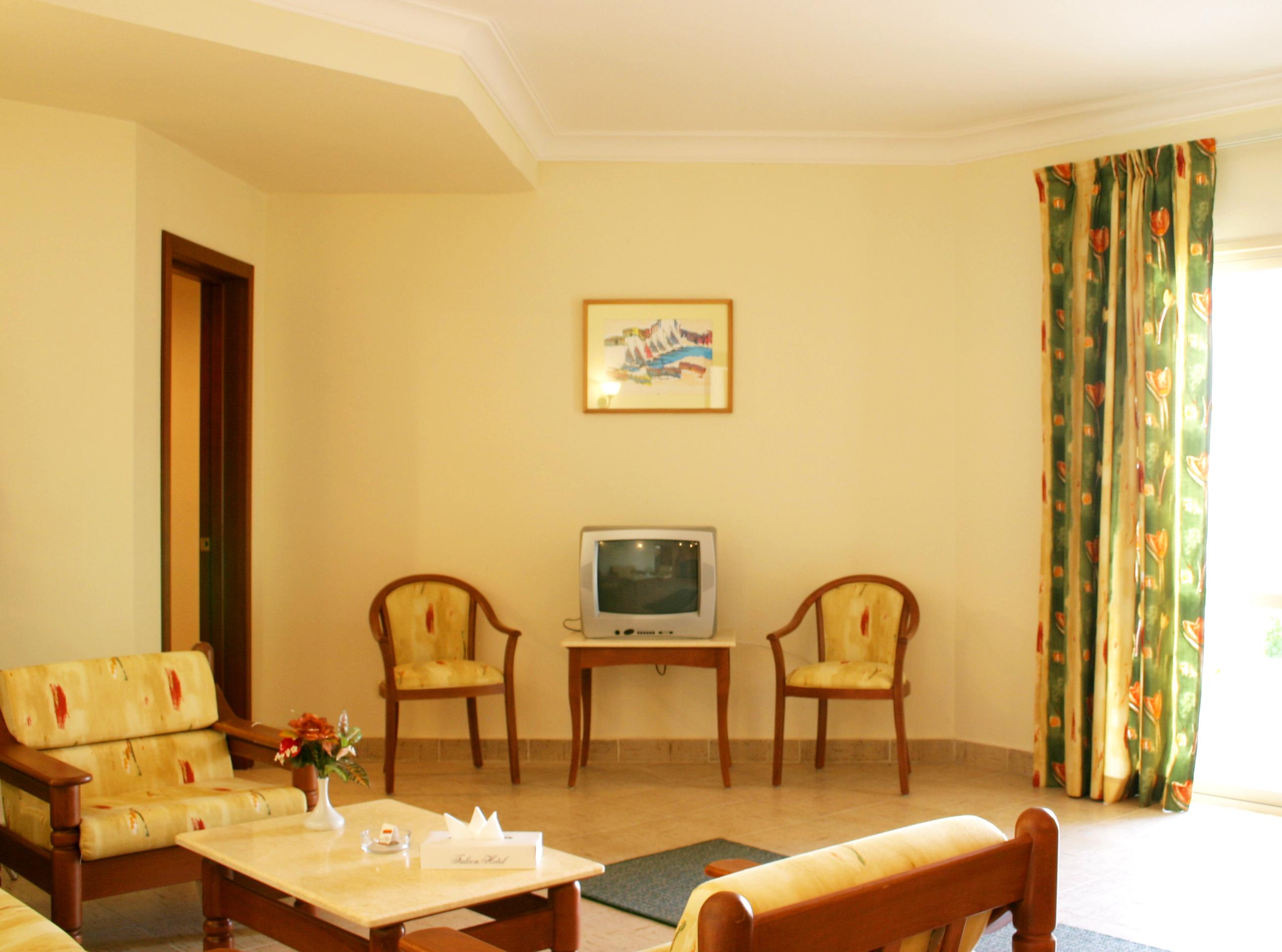 Falcon Hills Resort