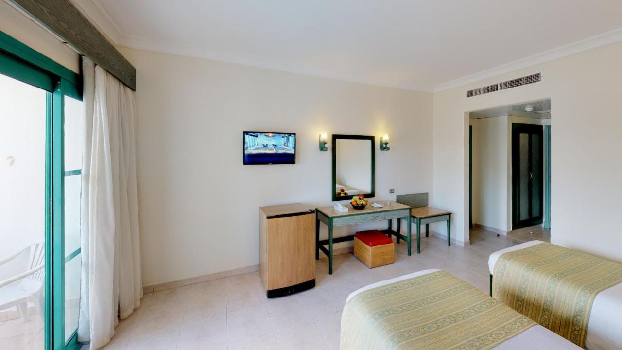 Falcon Hills Resort 3*